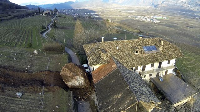 Μεγάλη κατολίσθηση καταστρέφει αχυρώνα 300 ετών στη βόρεια Ιταλία